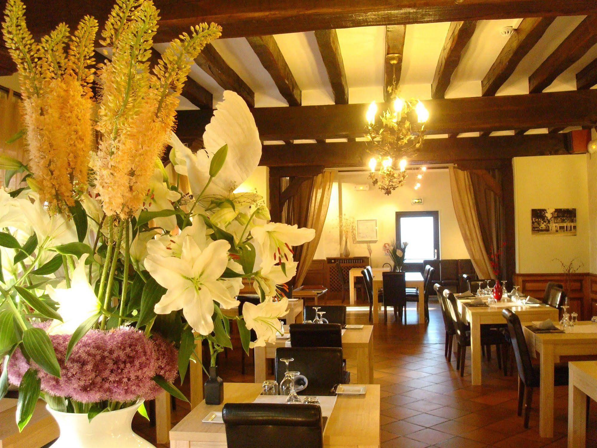 Logis hôtel La Forêt Senonches Exterior foto